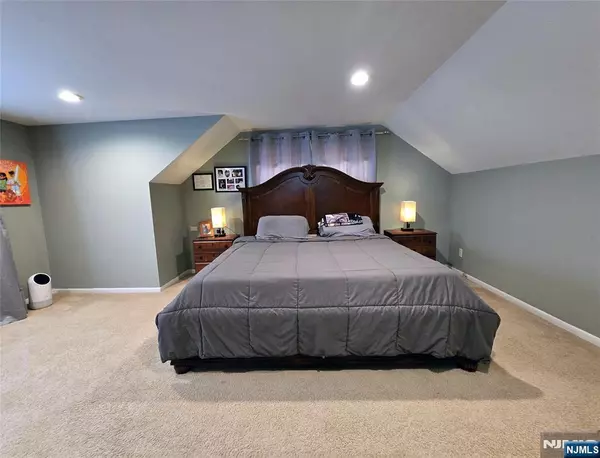 202 Pleasant AVE, Bergenfield, NJ 07621