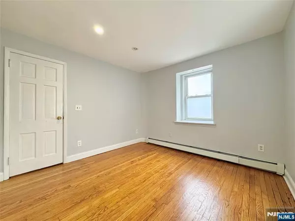 Fort Lee, NJ 07024,1014 Ponsi ST #B