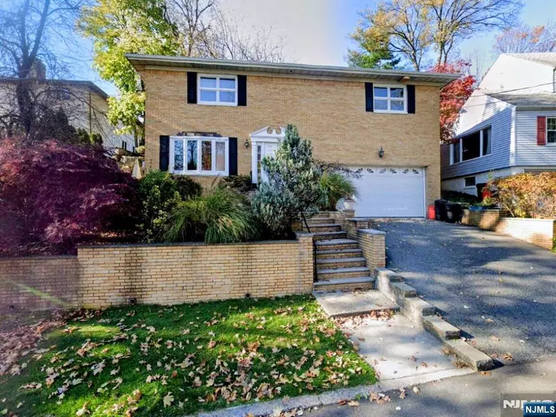 537 Winterburn GRV, Cliffside Park, NJ 07010