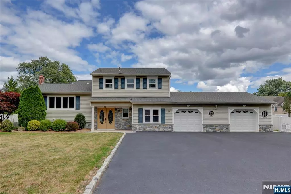 Pequannock Township, NJ 07444,18 Sanders PL