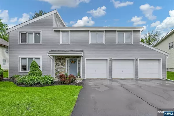 19 Holyoke RD, Wayne, NJ 07470