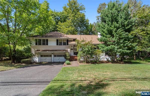 56 Valley RD, Haworth, NJ 07641