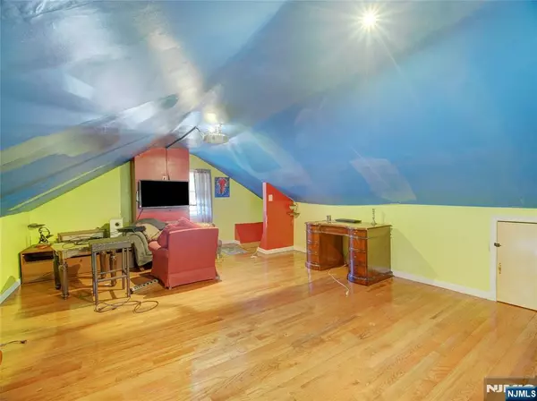 Newark, NJ 07106,170 Oakland TER