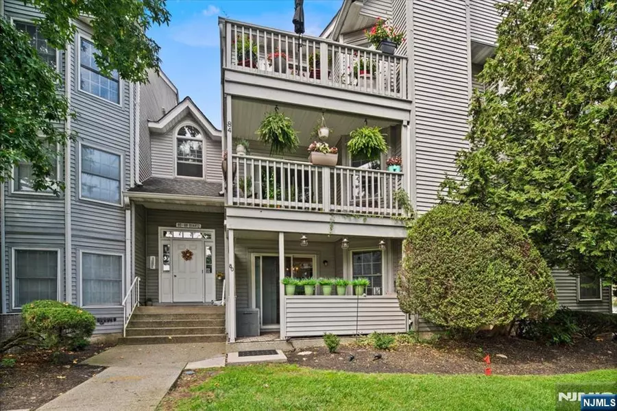 80 Quartz LN, Paterson, NJ 07501