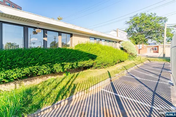 Irvington, NJ 07111,853-855 Grove ST