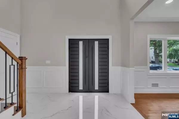 Bergenfield, NJ 07621,55 Maiden LN