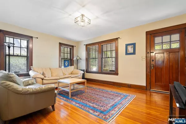 Midland Park, NJ 07432,279 Vreeland AVE