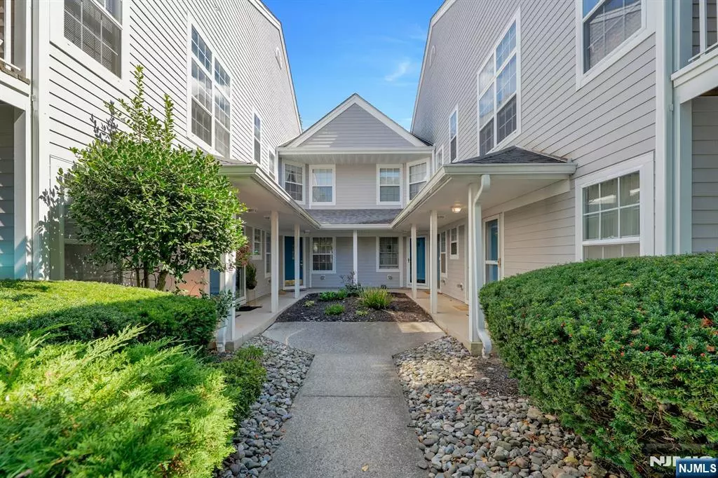 Mahwah, NJ 07430,1396 York ST