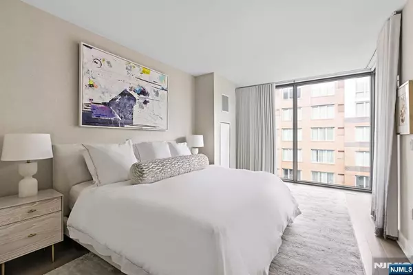 West New York, NJ 07093,9 Ave At Port Imperial #1003