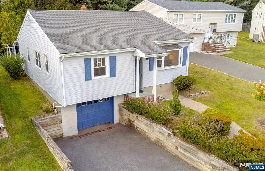 West Orange, NJ 07052,7 Shrump PL