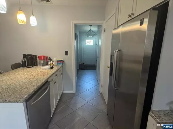 Englewood Cliffs, NJ 07632,24 John ST