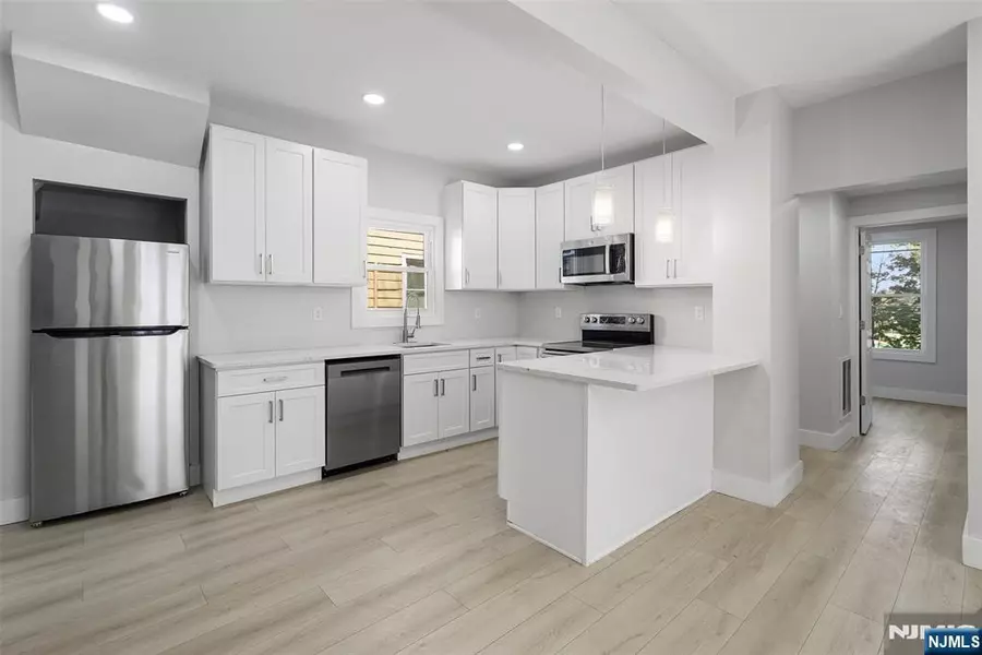 90 N Grove ST, East Orange, NJ 07017