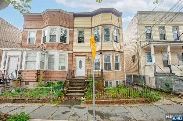 28 Clarke AVE, Jersey City, NJ 07304