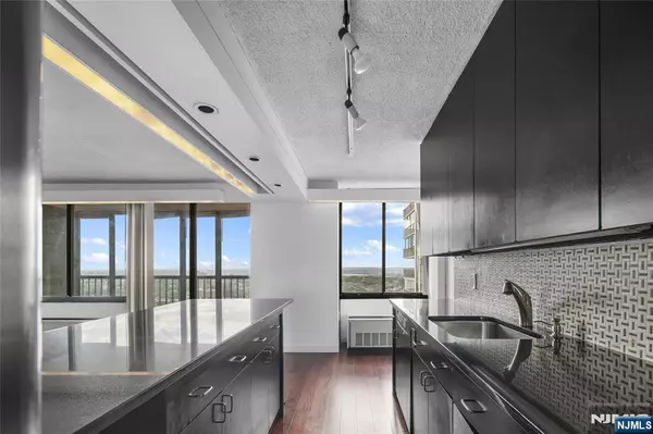 Cliffside Park, NJ 07010,200 Winston DR #2417