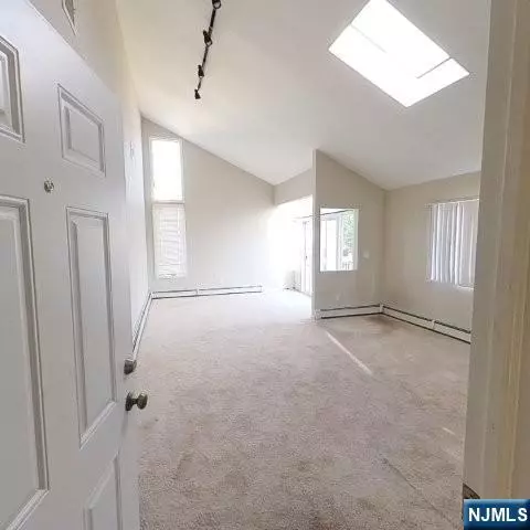 Hackensack, NJ 07601,70 Pink ST