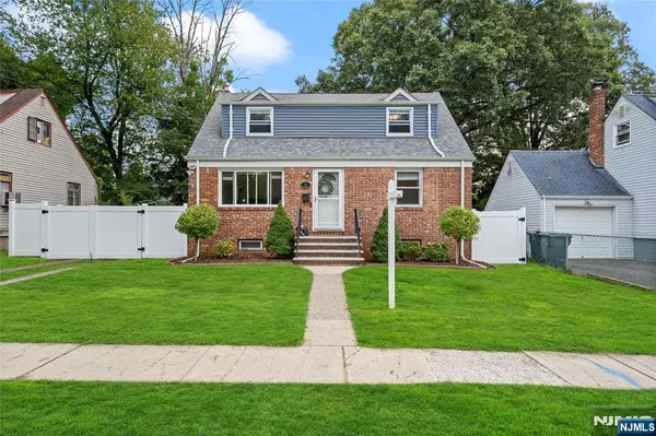 15 Brown PL,  Bergenfield,  NJ 07621