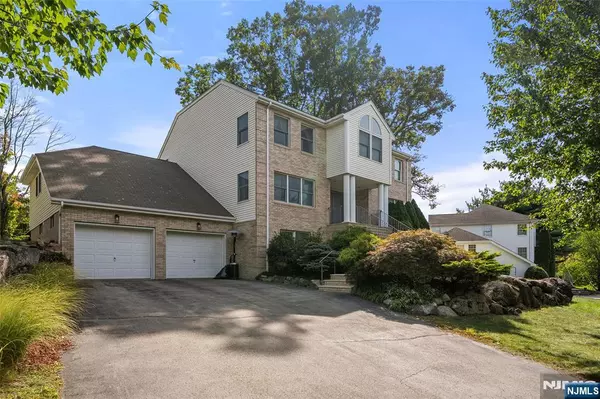 6 Fox Hill DR, Wayne, NJ 07470