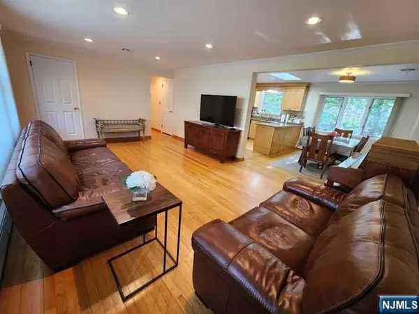 Demarest, NJ 07627,19 Ruth LN