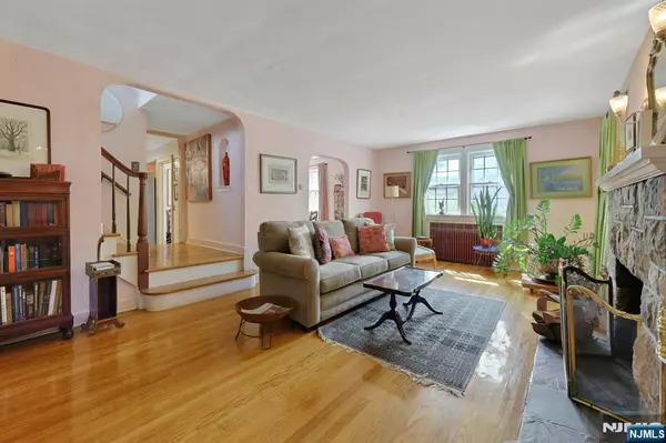Teaneck, NJ 07666,719 Catalpa AVE