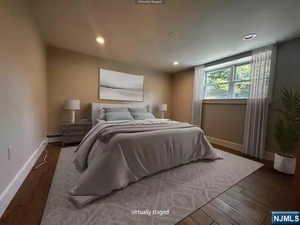 Palisades Park, NJ 07650,26 Delia BLVD