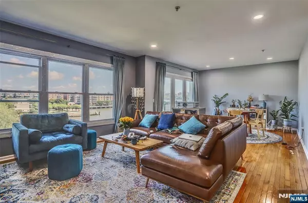 Edgewater, NJ 07020,340 The Promenade #340