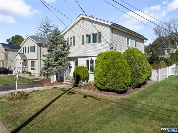33 Coyne CT, Bergenfield, NJ 07621