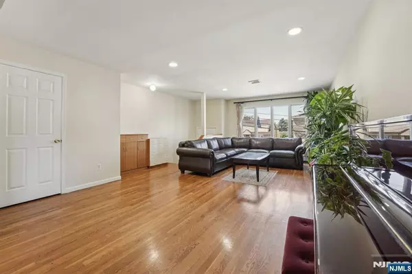 Fort Lee, NJ 07024,1670 Maple ST