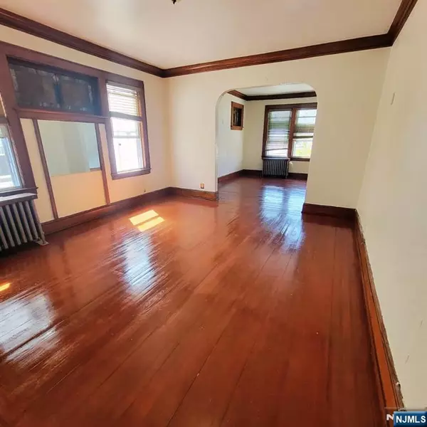 35 Cleveland AVE #2, Newark, NJ 07106