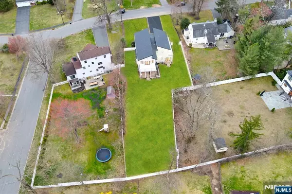 Livingston, NJ 07039,11 Country Club RD