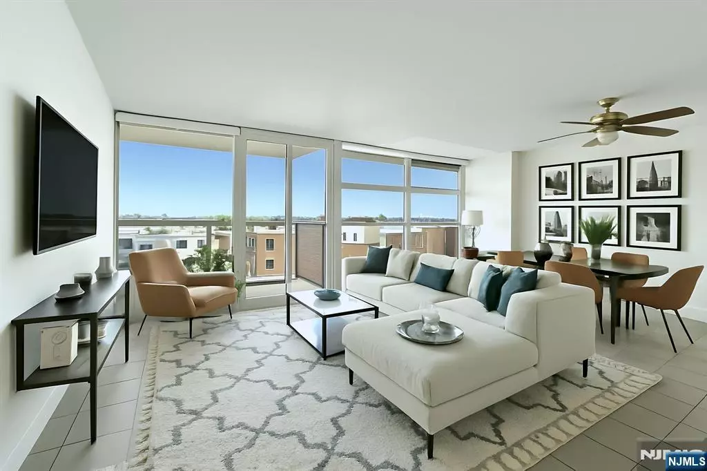 West New York, NJ 07093,6050 Boulevard East #8E