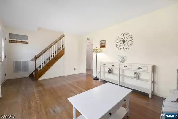 East Hanover Twp, NJ 07936,54 Peach Tree AVE