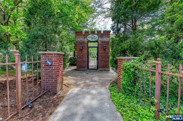 Englewood, NJ 07631,100 E Palisade AVE #D34