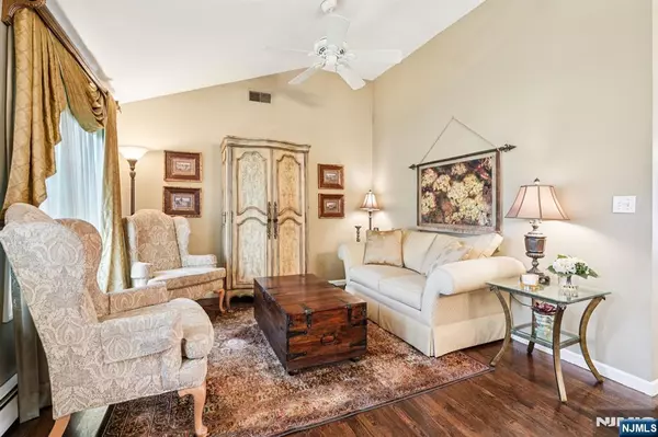 Paramus, NJ 07652,153 Arundel RD