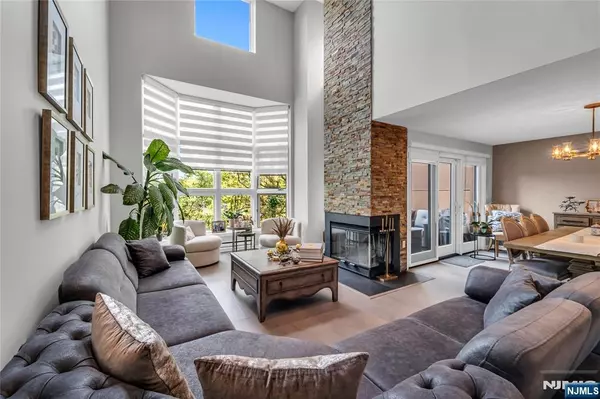 Edgewater, NJ 07020,309 Hancock CT #M309