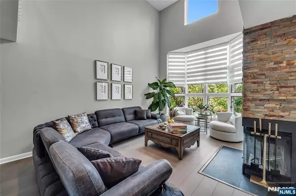 Edgewater, NJ 07020,309 Hancock CT #M309