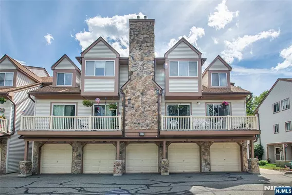 117 Woods Edge DR, Roxbury Township, NJ 07876