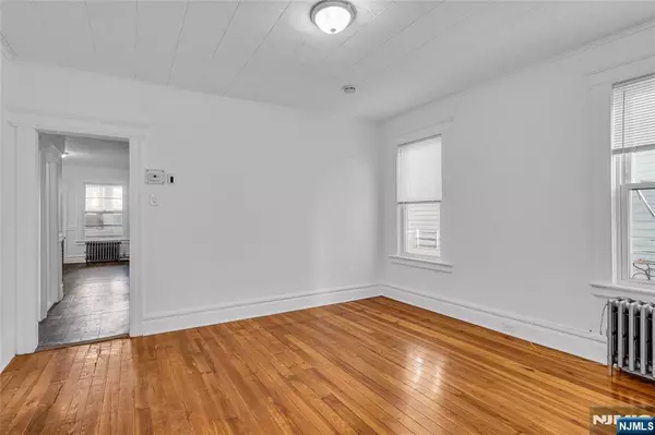 Irvington, NJ 07111,937 Grove ST #Unit 1