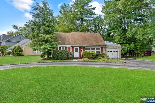 Livingston, NJ 07039,23 Carlisle DR