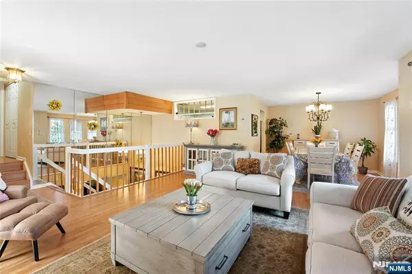 855 Valley Brook AVE, Lyndhurst, NJ 07071