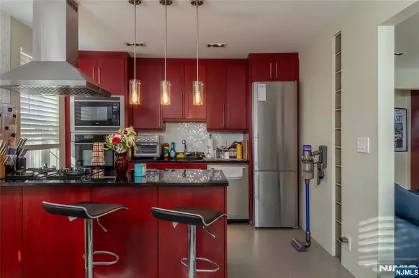 126 Hackett PL #204B, Rutherford, NJ 07070