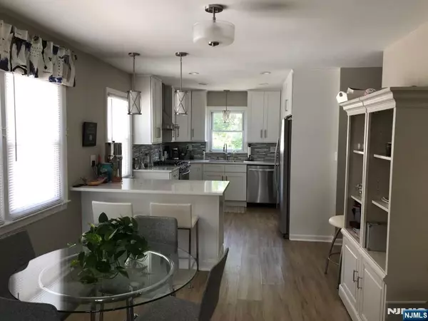 Ridgewood, NJ 07450,211 Walton ST