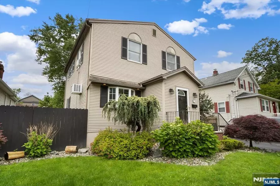 35 Glendale DR, Hillsdale, NJ 07642