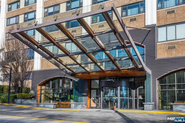 250 Gorge RD #25J, Cliffside Park, NJ 07010