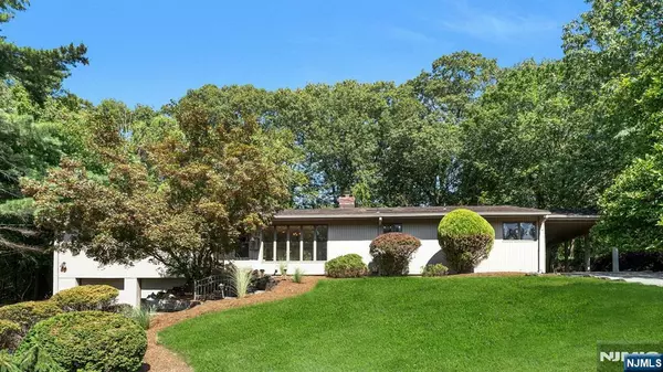 12 Hannah RD, Oakland, NJ 07436