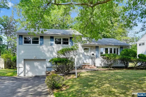 Cedar Grove, NJ 07009,18 Longview RD