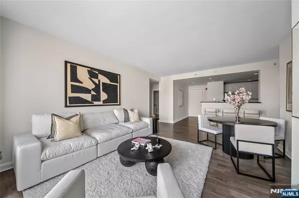 Edgewater, NJ 07020,6404 City PL