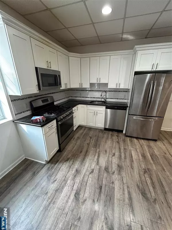 Hackensack, NJ 07601,61 Kansas ST #3C