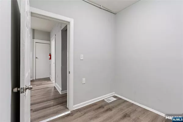 Paterson, NJ 07522,158 N 4th