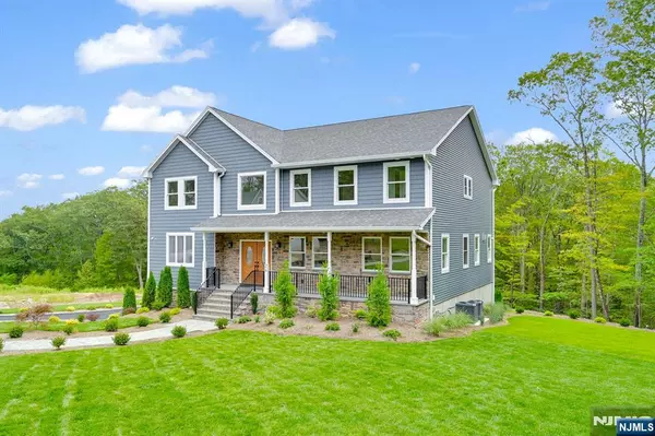 West Milford, NJ 07480,24 Eagles Nest TER