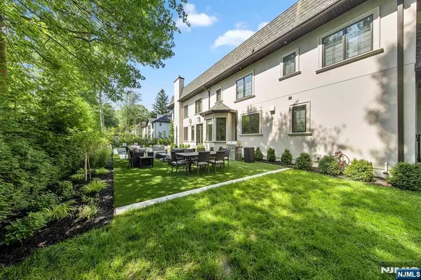 Haworth, NJ 07641,199 Whitman ST